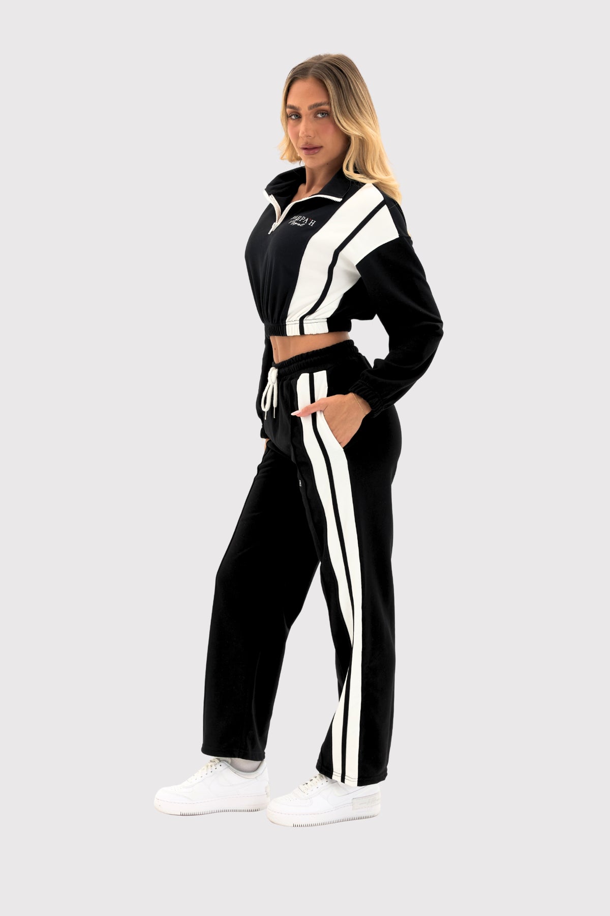 baggy sweatpants