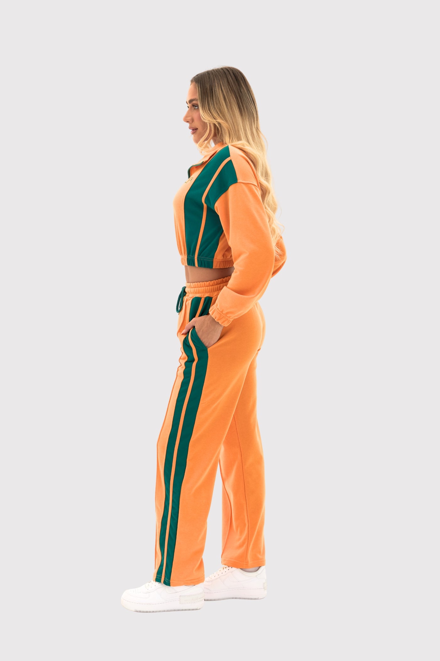baggy sweatpants